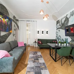 Apartment Stephansdom I Netflix I Self Check In, Vienna