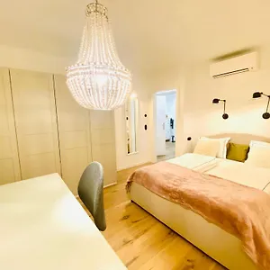 Apartment 5 Minutes To At St.stephan's, Vienna