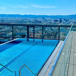  Apartment Panorama Sky I Rooftop Pool I Metro Station