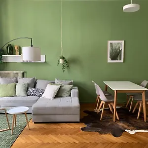  Apartment Grosszuegiger Wiener Altbau Gleich Neben Schoenbrunn